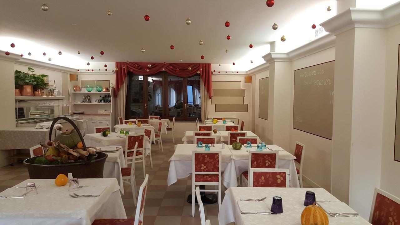 Hotel Ristorante Centrale Vestone Exterior photo