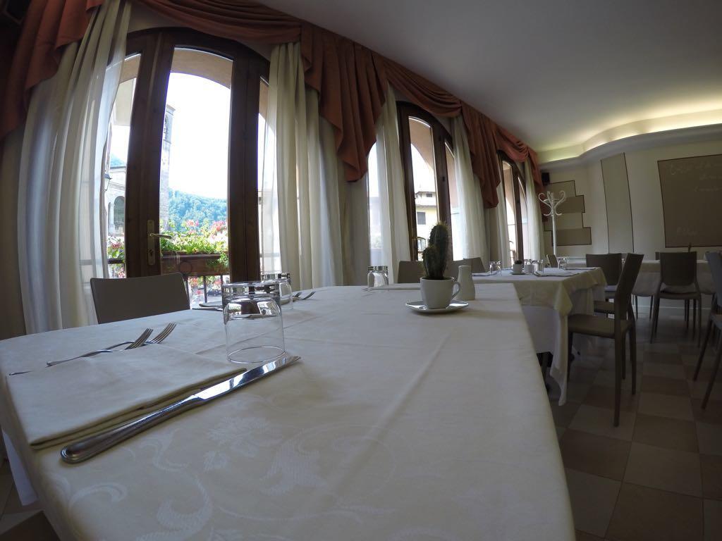 Hotel Ristorante Centrale Vestone Exterior photo